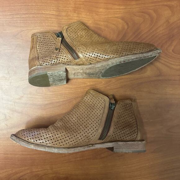 Trask Addison Perforated Zip Brown Booties Leather Shoes Size 8 Womens - Picture 7 of 13